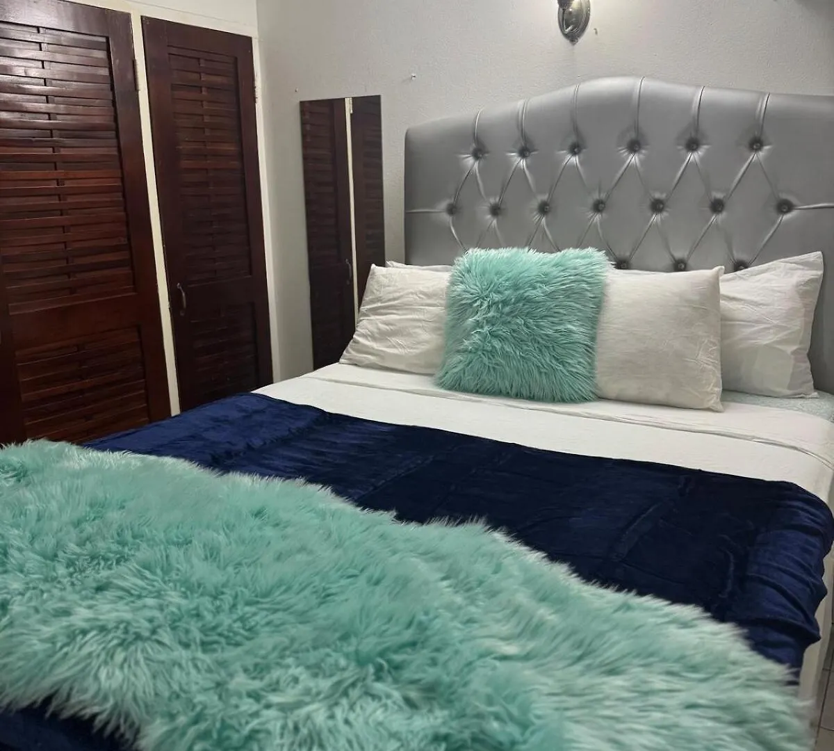 Oxford Manor Apt - Kingston - Economy Stay